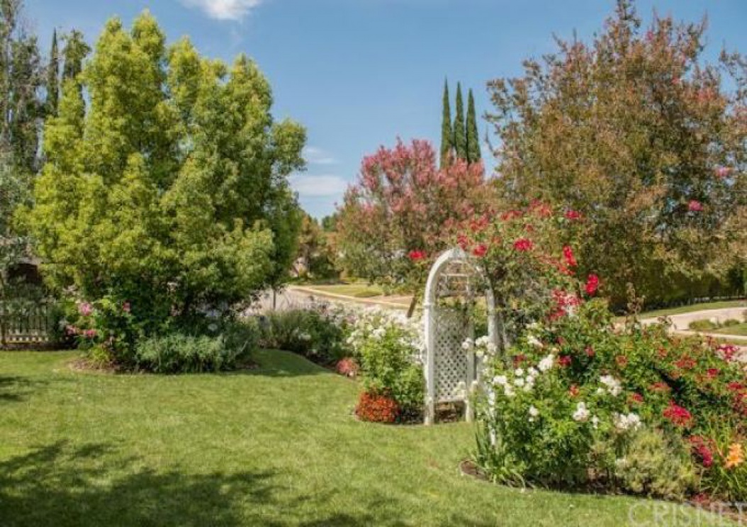 8401 Moorcroft Avenue , West Hills CA: 