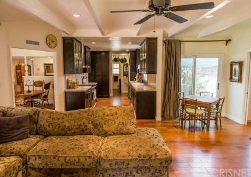 8401 Moorcroft Avenue , West Hills CA: 