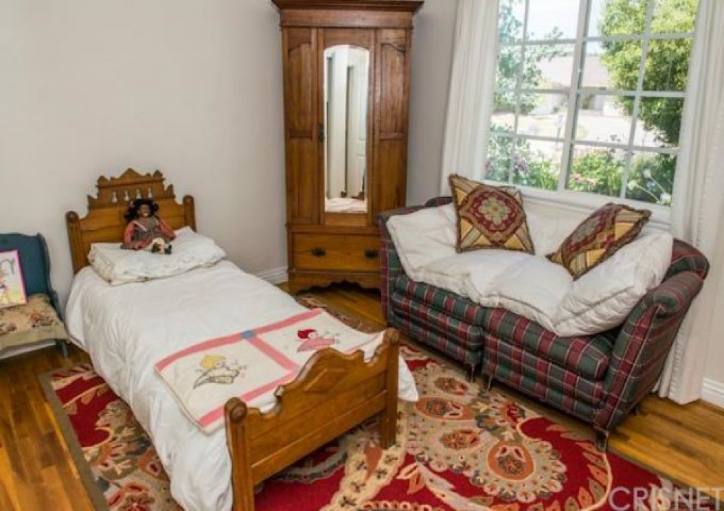 8401 Moorcroft Avenue , West Hills CA: 