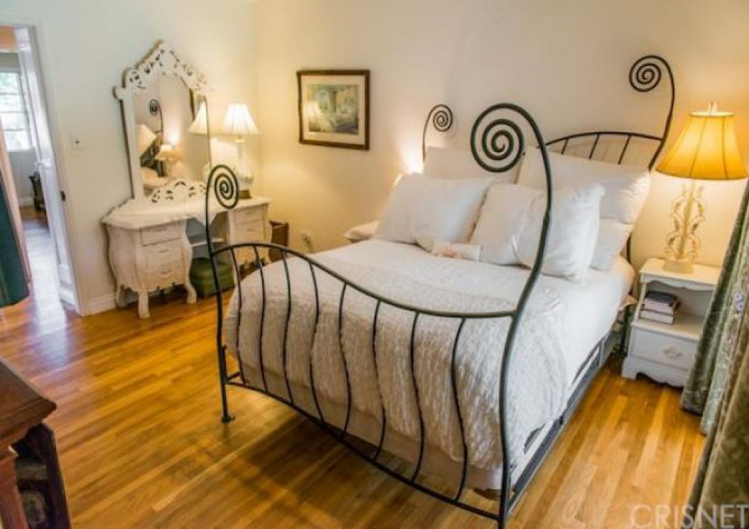 8401 Moorcroft Avenue , West Hills CA: 