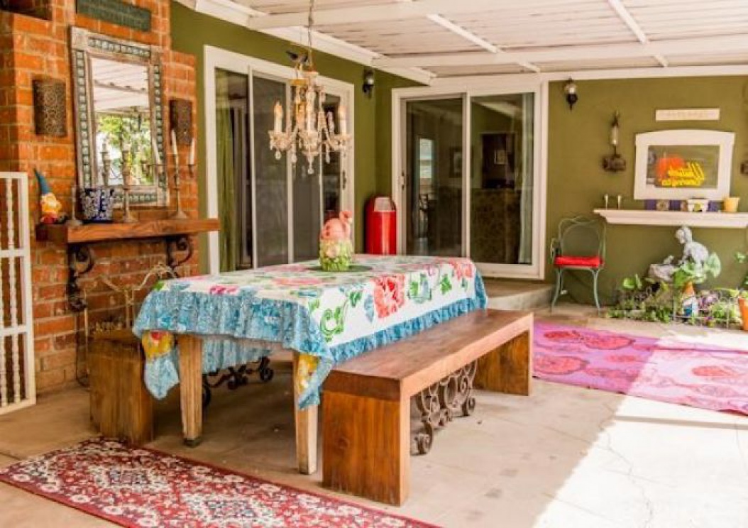 8401 Moorcroft Avenue , West Hills CA: 