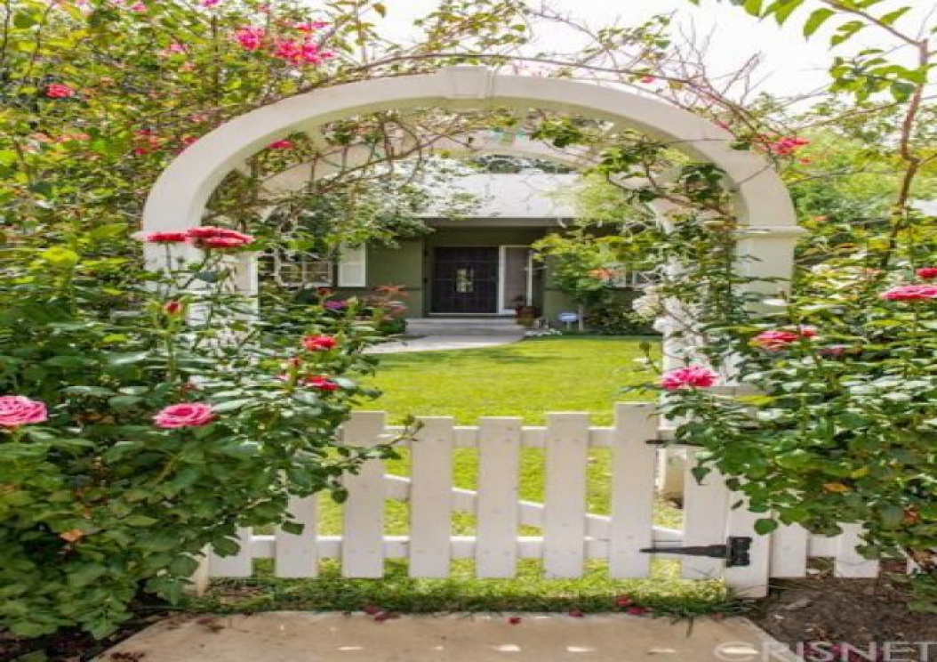 8401 Moorcroft Avenue , West Hills CA: 