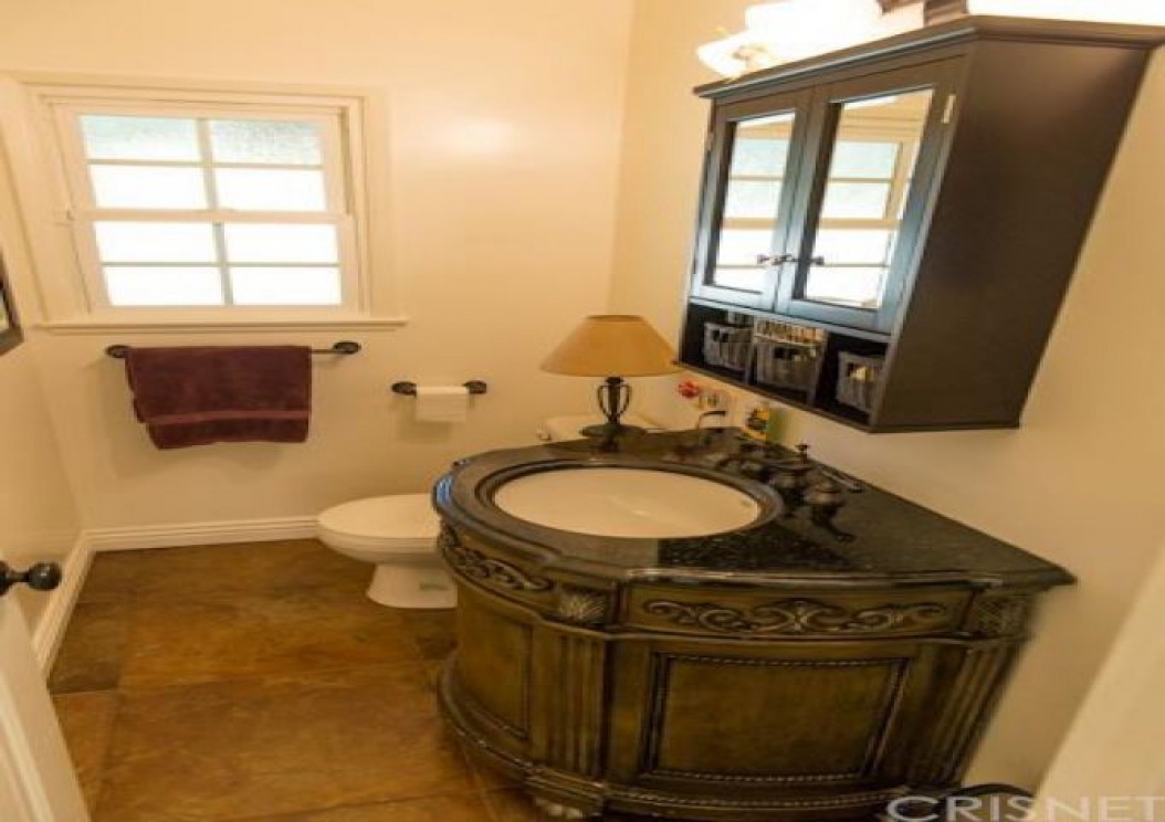 8401 Moorcroft Avenue , West Hills CA: 