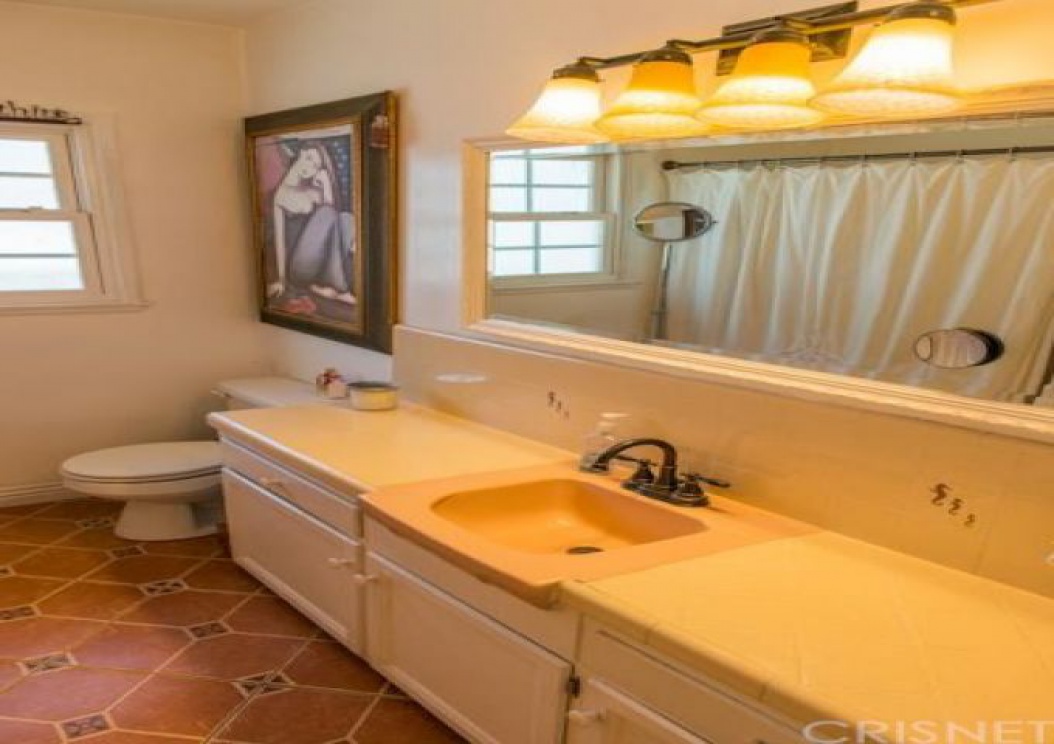 8401 Moorcroft Avenue , West Hills CA: 