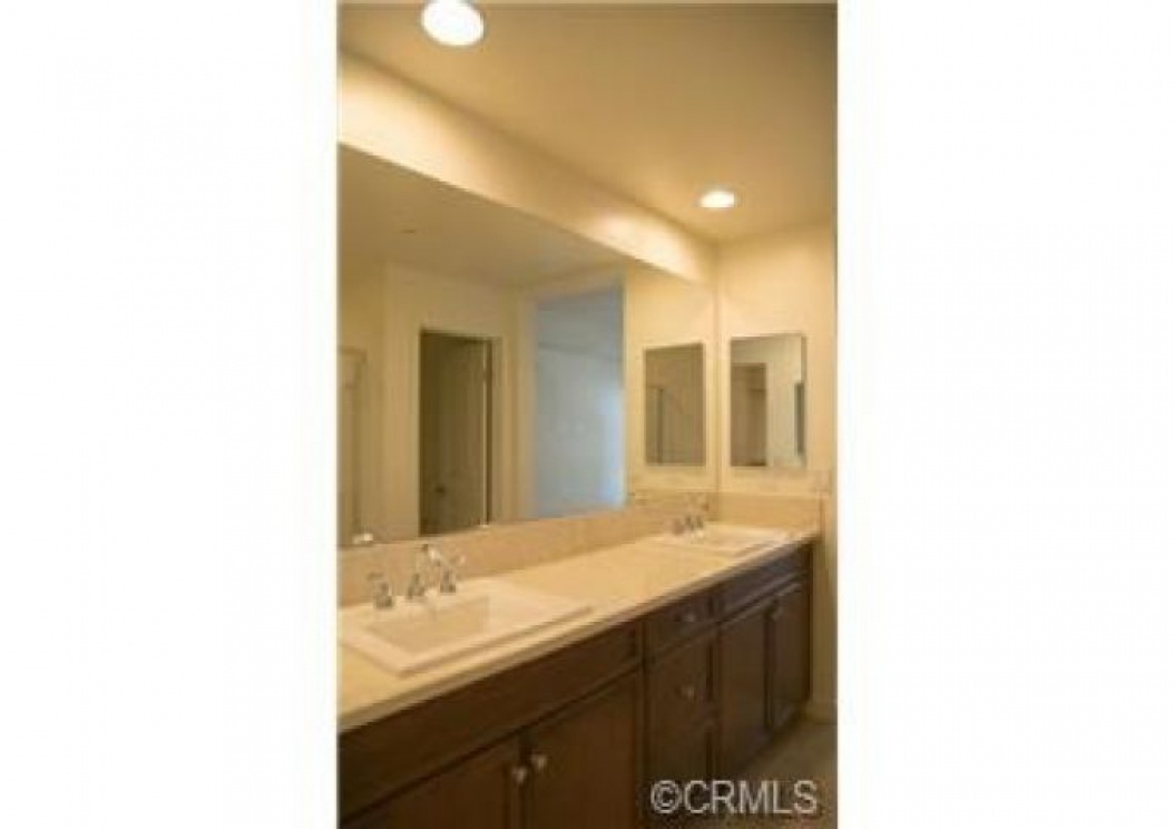 563 Rockefeller , Irvine CA: 