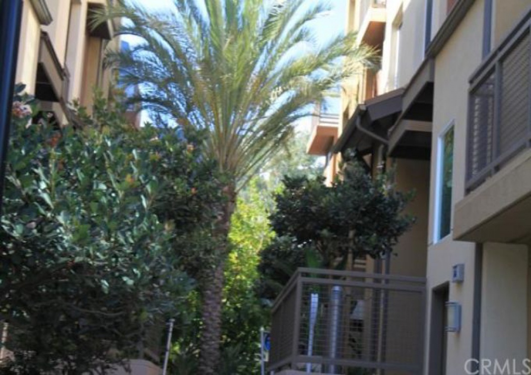 563 Rockefeller , Irvine CA: 