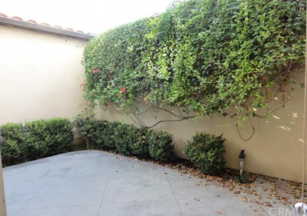 60 Chantilly , Irvine CA: 
