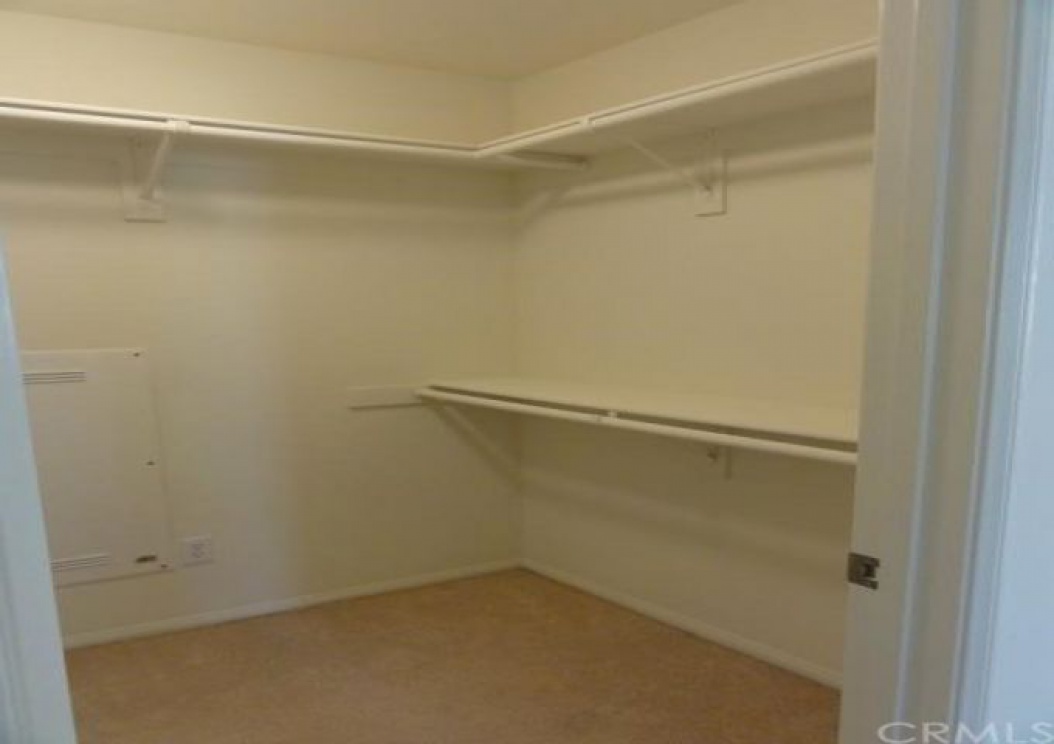 60 Chantilly , Irvine CA: 