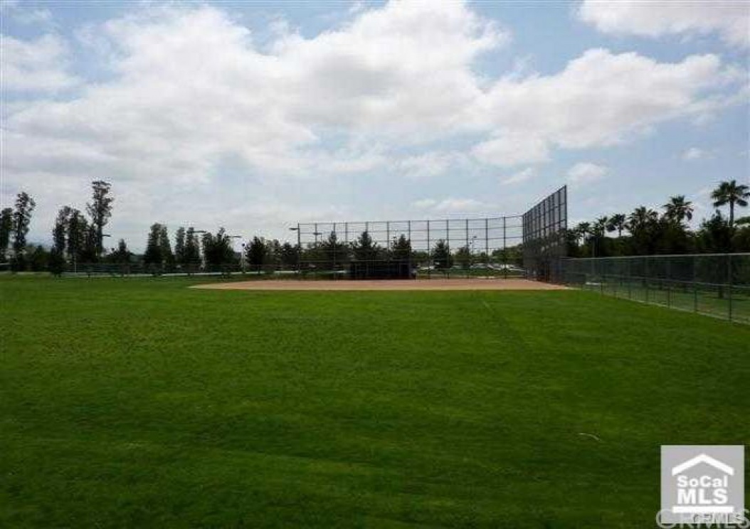 60 Chantilly , Irvine CA: 