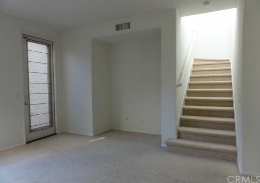 60 Chantilly , Irvine CA: 