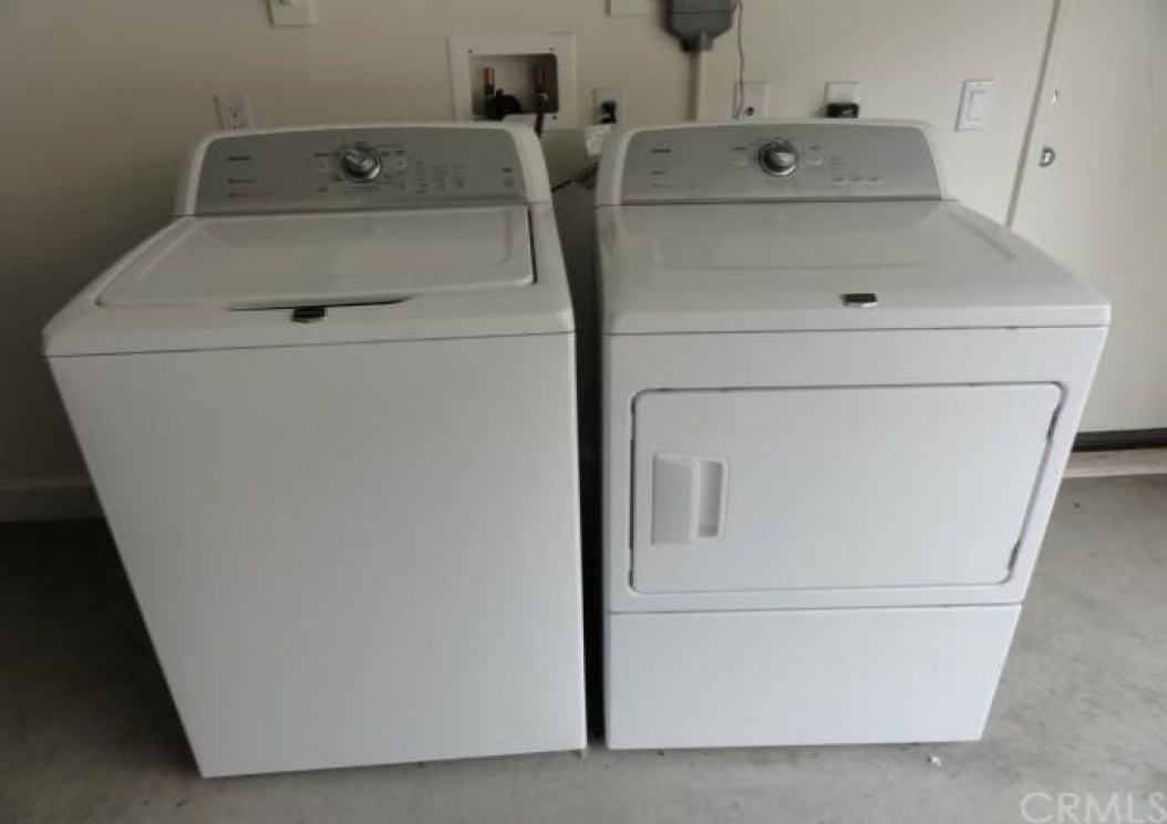 60 Chantilly , Irvine CA: 