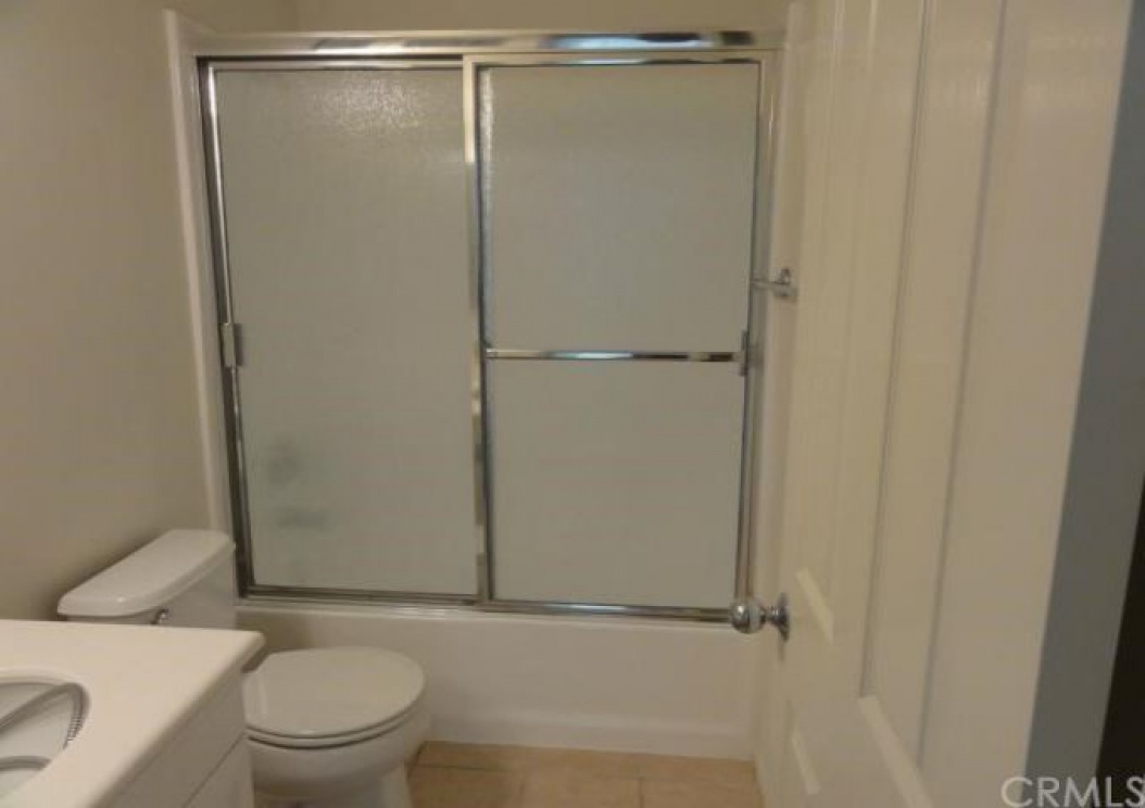 60 Chantilly , Irvine CA: 