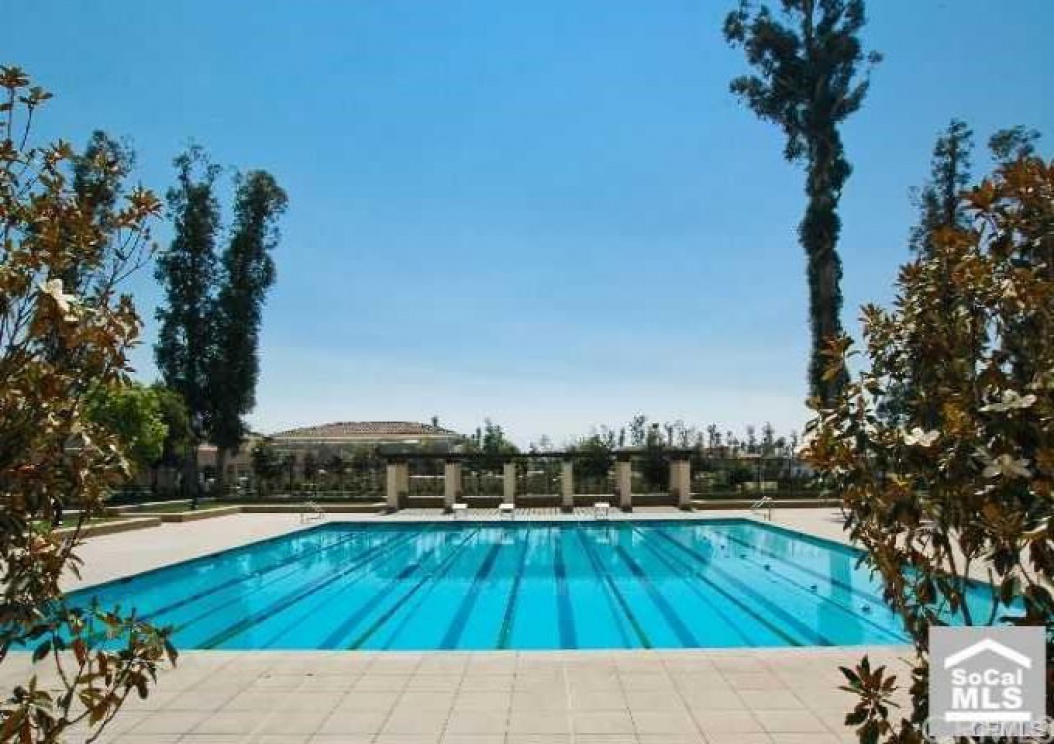 60 Chantilly , Irvine CA: 