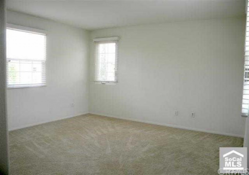 60 Chantilly , Irvine CA: 