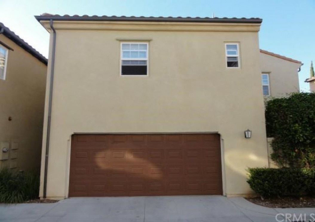 60 Chantilly , Irvine CA: 