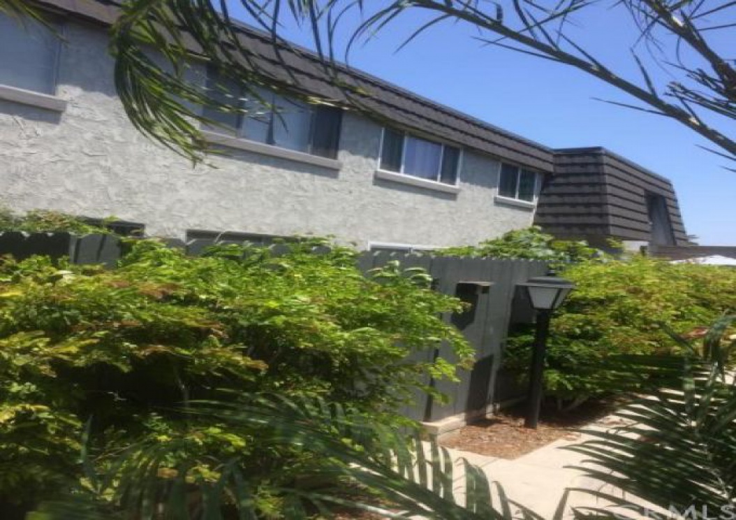 1618 Iowa Street , Costa Mesa CA: 