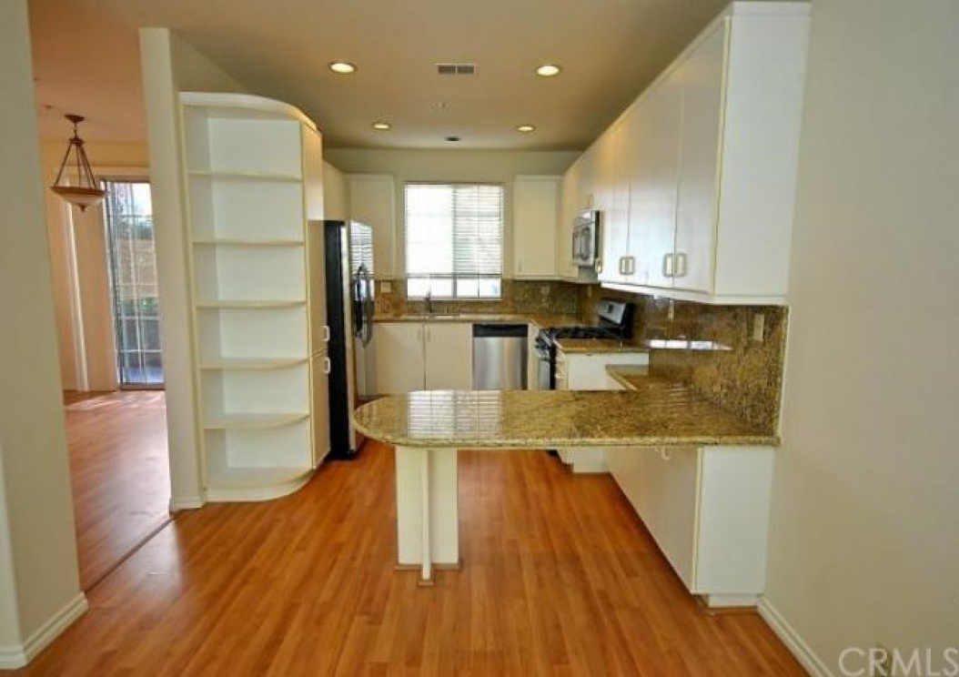 8 Mozzoni Aisle , Irvine CA: 