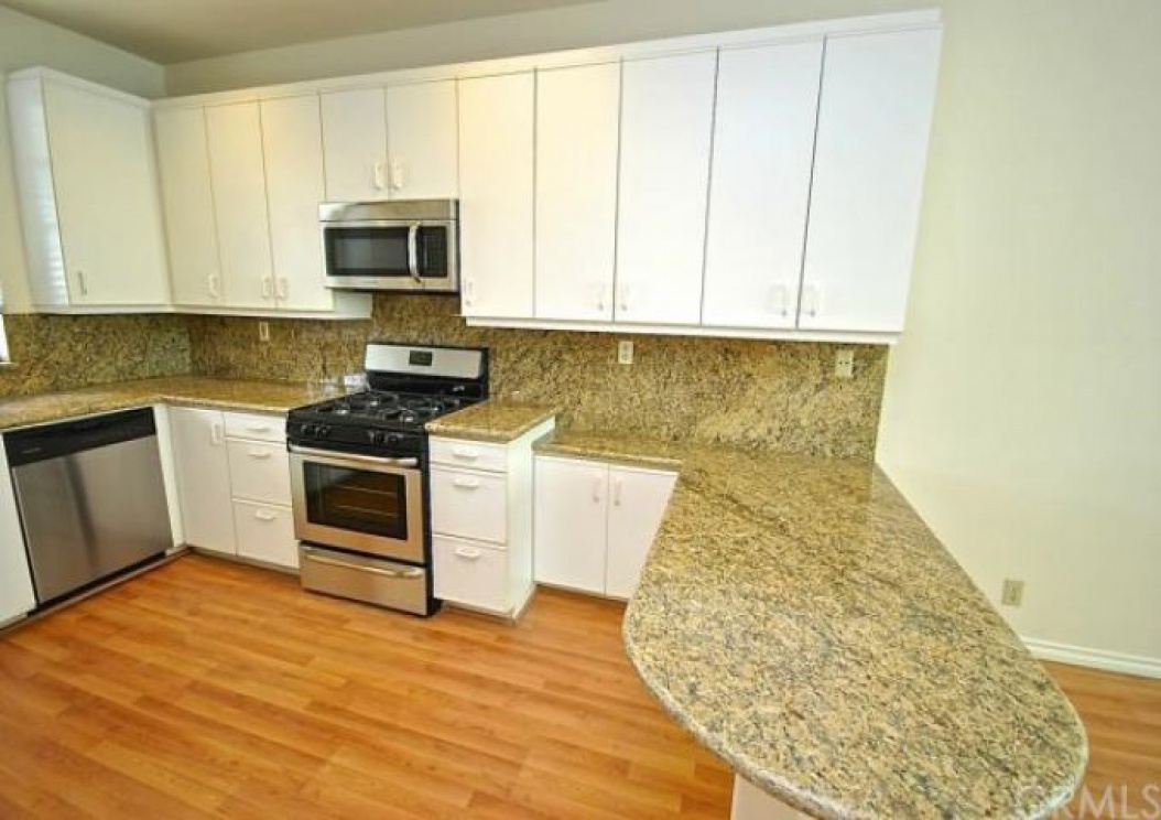 8 Mozzoni Aisle , Irvine CA: 