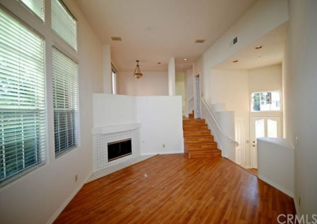 8 Mozzoni Aisle , Irvine CA: 