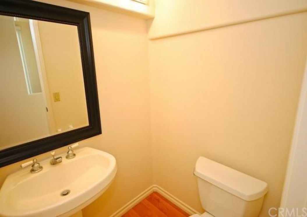 8 Mozzoni Aisle , Irvine CA: 