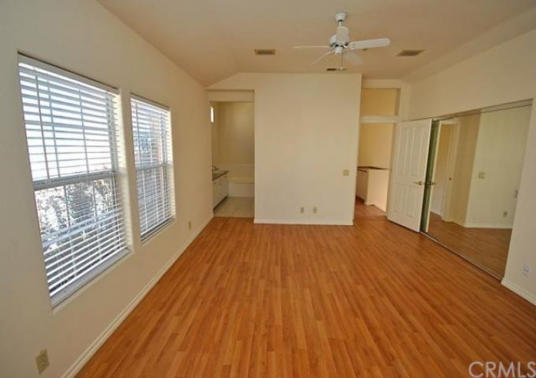 8 Mozzoni Aisle , Irvine CA: 