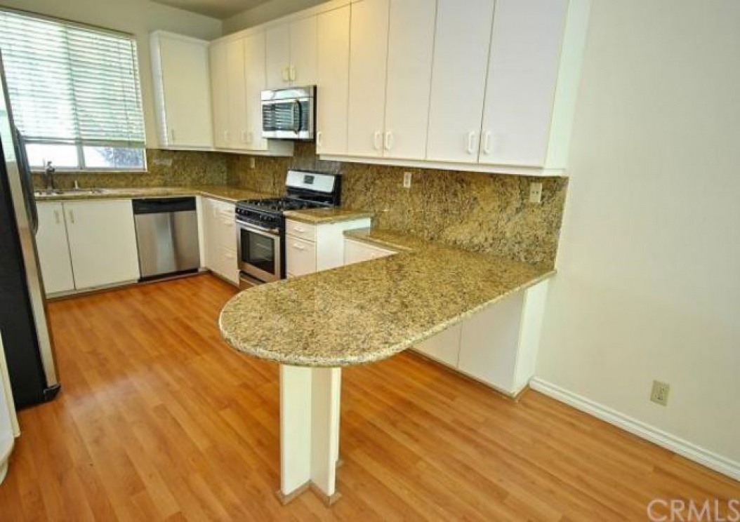 8 Mozzoni Aisle , Irvine CA: 