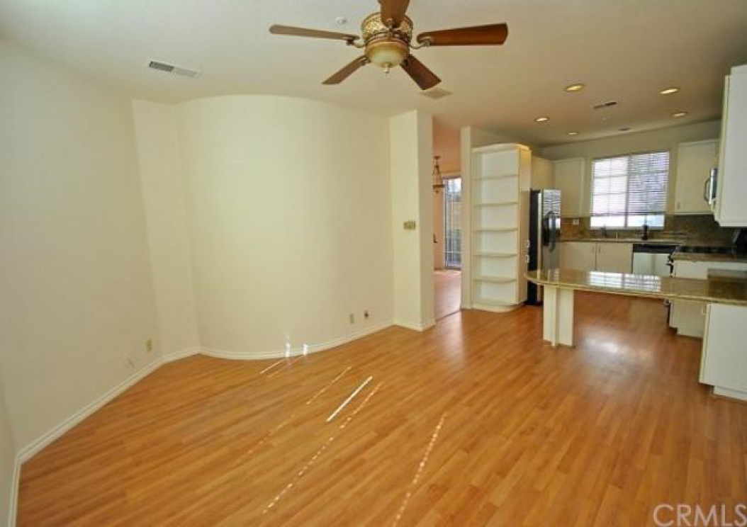 8 Mozzoni Aisle , Irvine CA: 