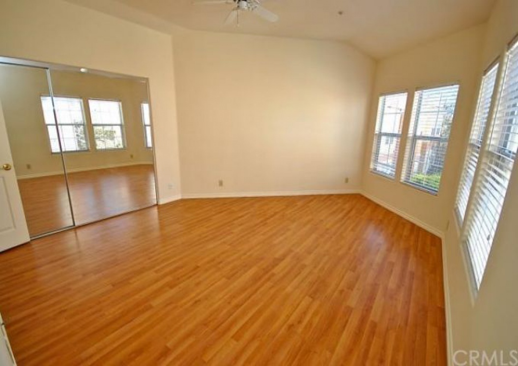 8 Mozzoni Aisle , Irvine CA: 