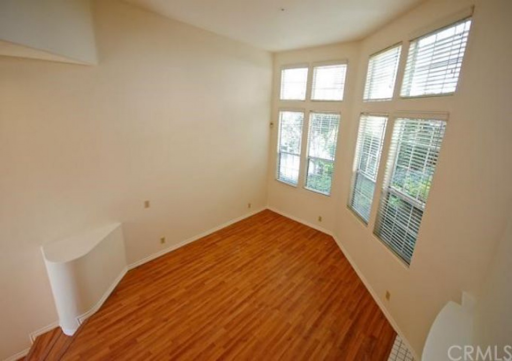 8 Mozzoni Aisle , Irvine CA: 