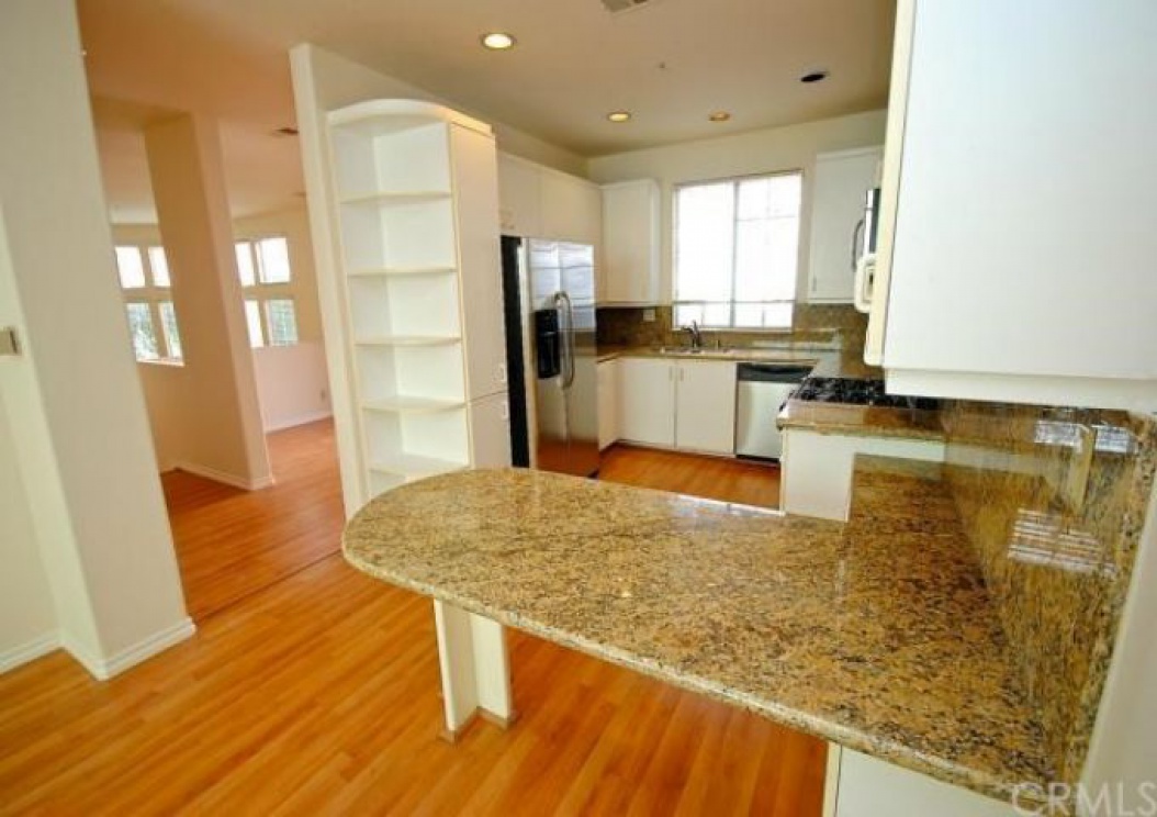 8 Mozzoni Aisle , Irvine CA: 