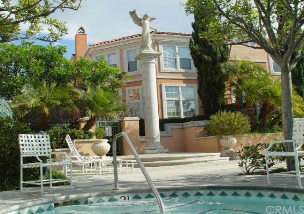 8 Mozzoni Aisle , Irvine CA: 