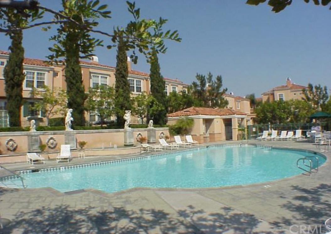 8 Mozzoni Aisle , Irvine CA: 