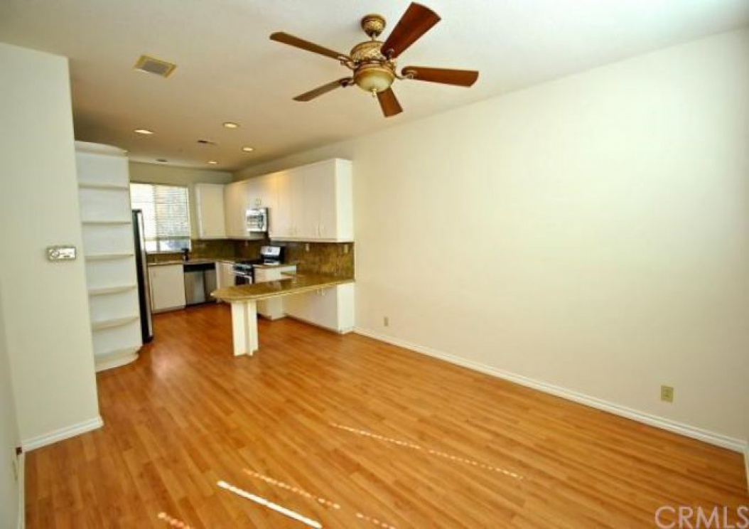 8 Mozzoni Aisle , Irvine CA: 