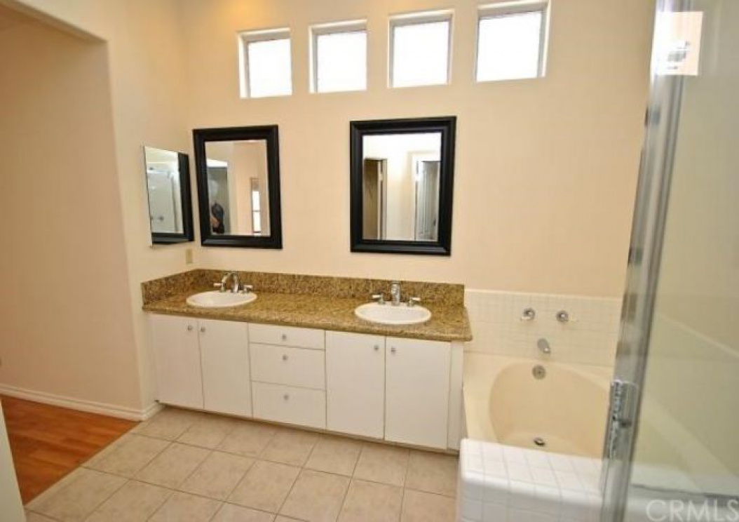 8 Mozzoni Aisle , Irvine CA: 