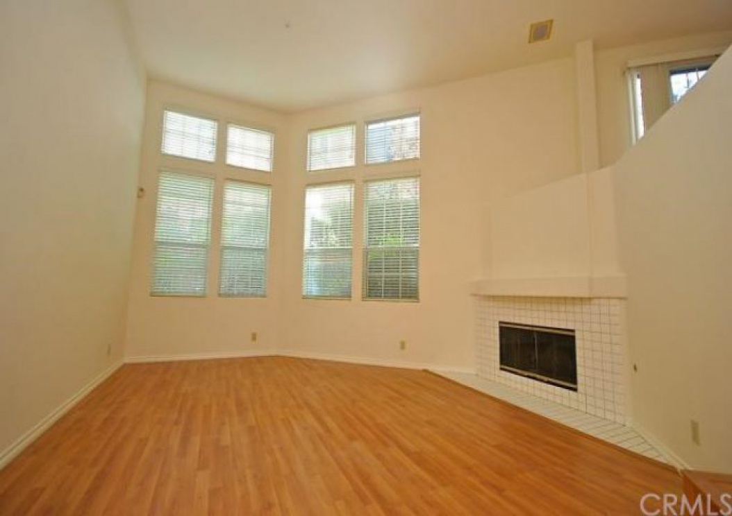 8 Mozzoni Aisle , Irvine CA: 