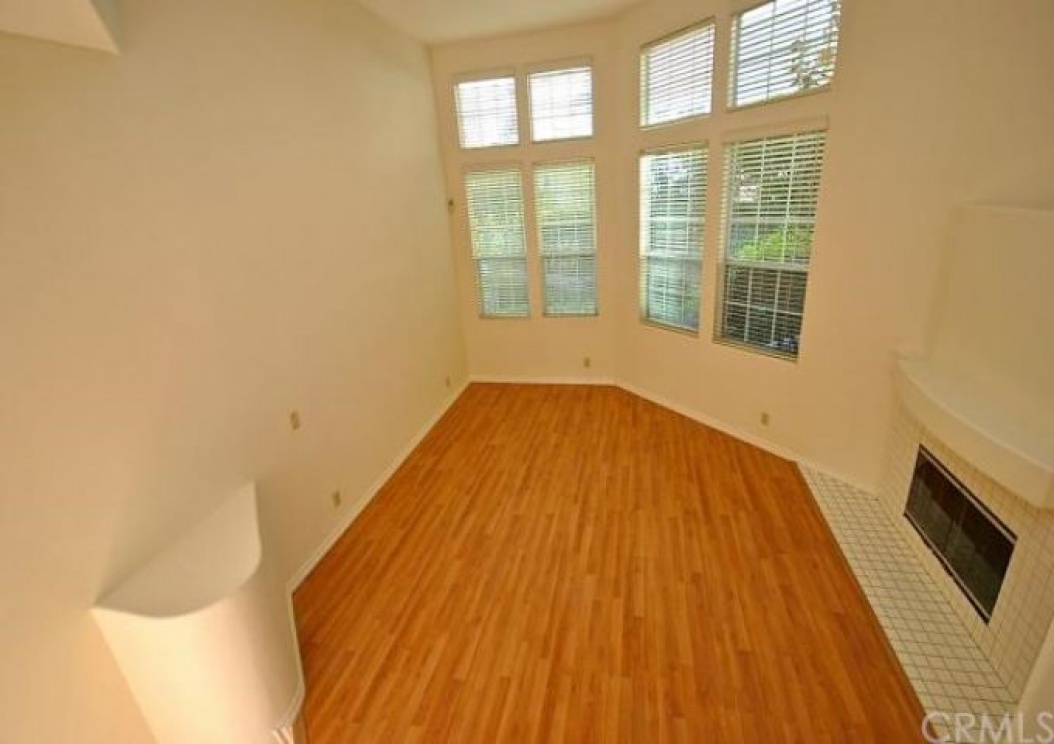 8 Mozzoni Aisle , Irvine CA: 