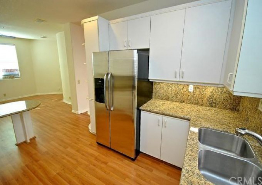 8 Mozzoni Aisle , Irvine CA: 