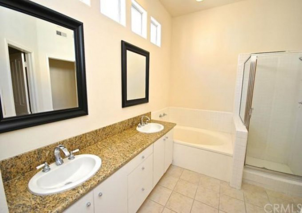 8 Mozzoni Aisle , Irvine CA: 