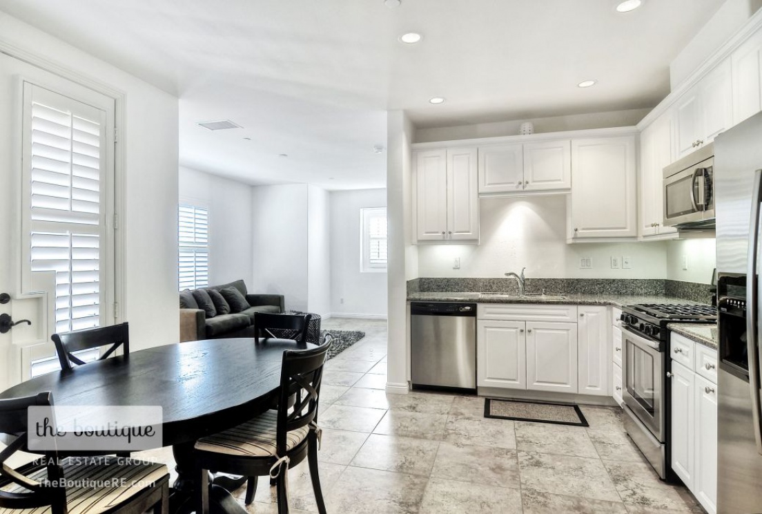 780 East Valencia Street , Anaheim CA: 