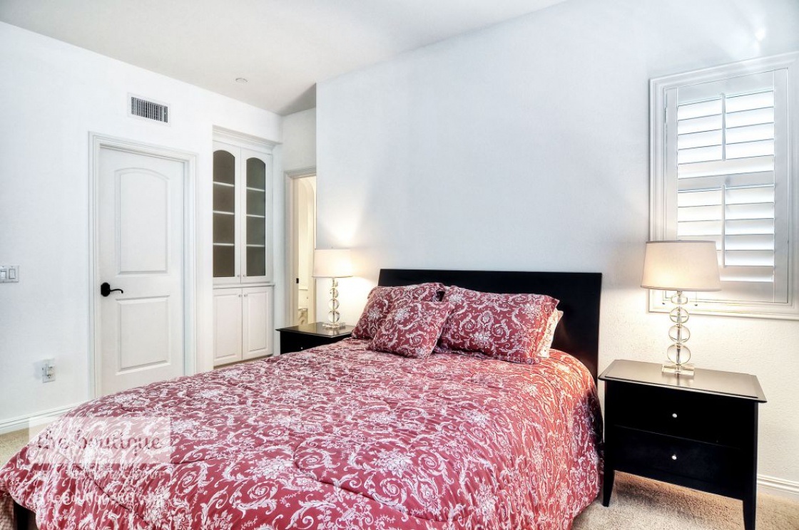 780 East Valencia Street , Anaheim CA: 