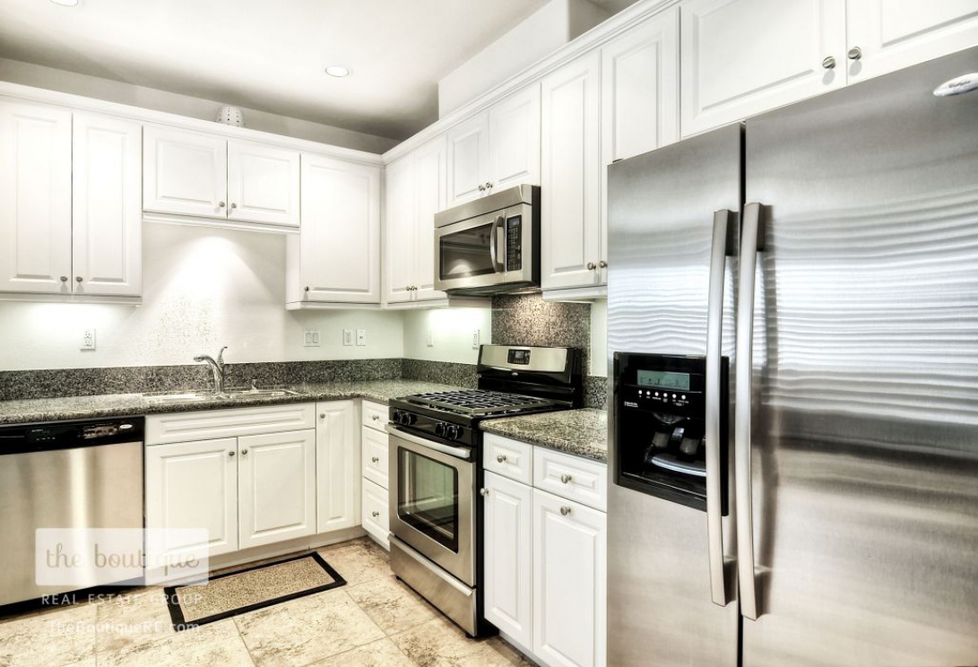 780 East Valencia Street , Anaheim CA: 