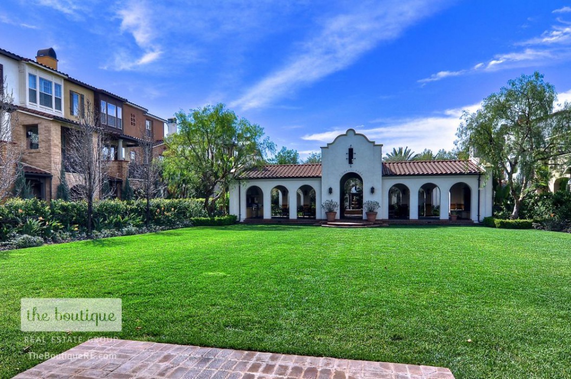 780 East Valencia Street , Anaheim CA: 