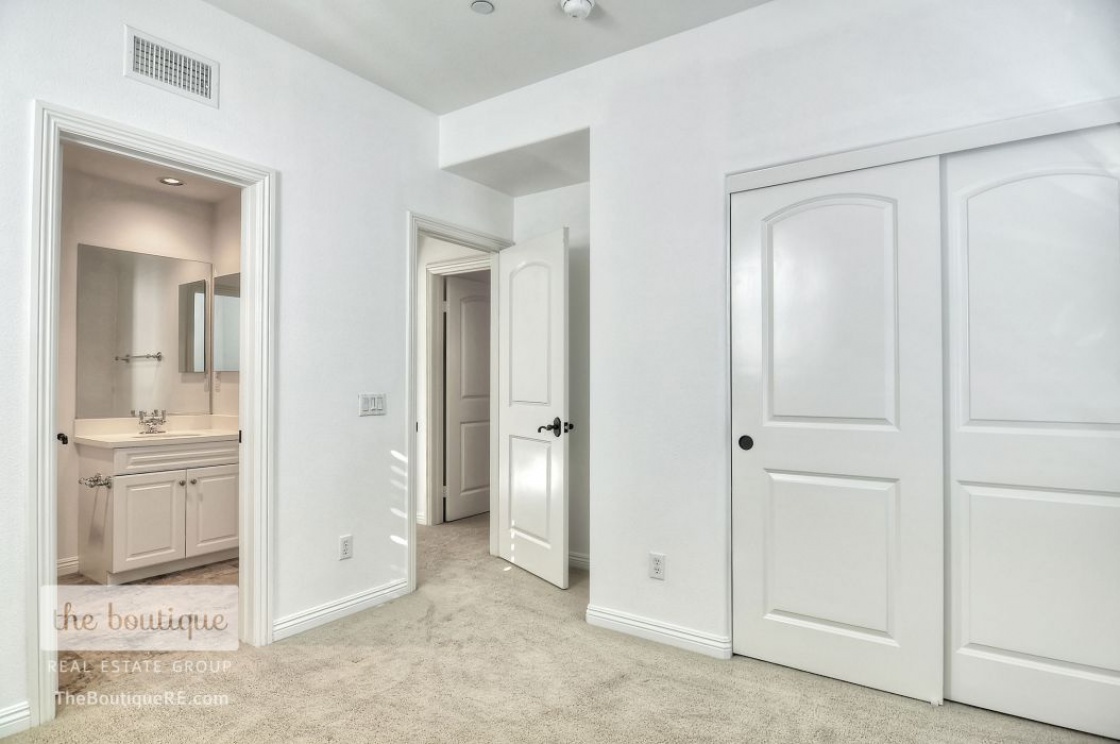 780 East Valencia Street , Anaheim CA: 