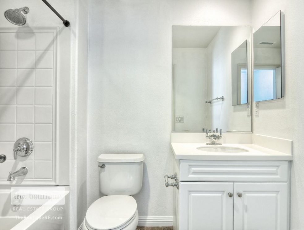 780 East Valencia Street , Anaheim CA: 