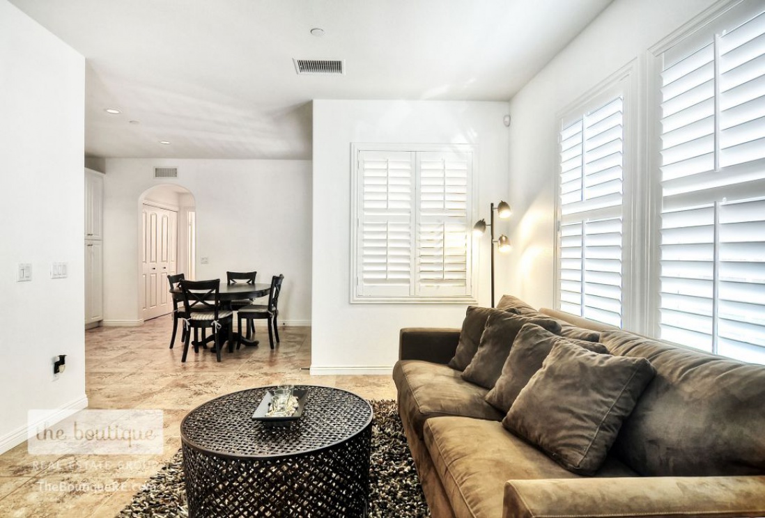 780 East Valencia Street , Anaheim CA: 