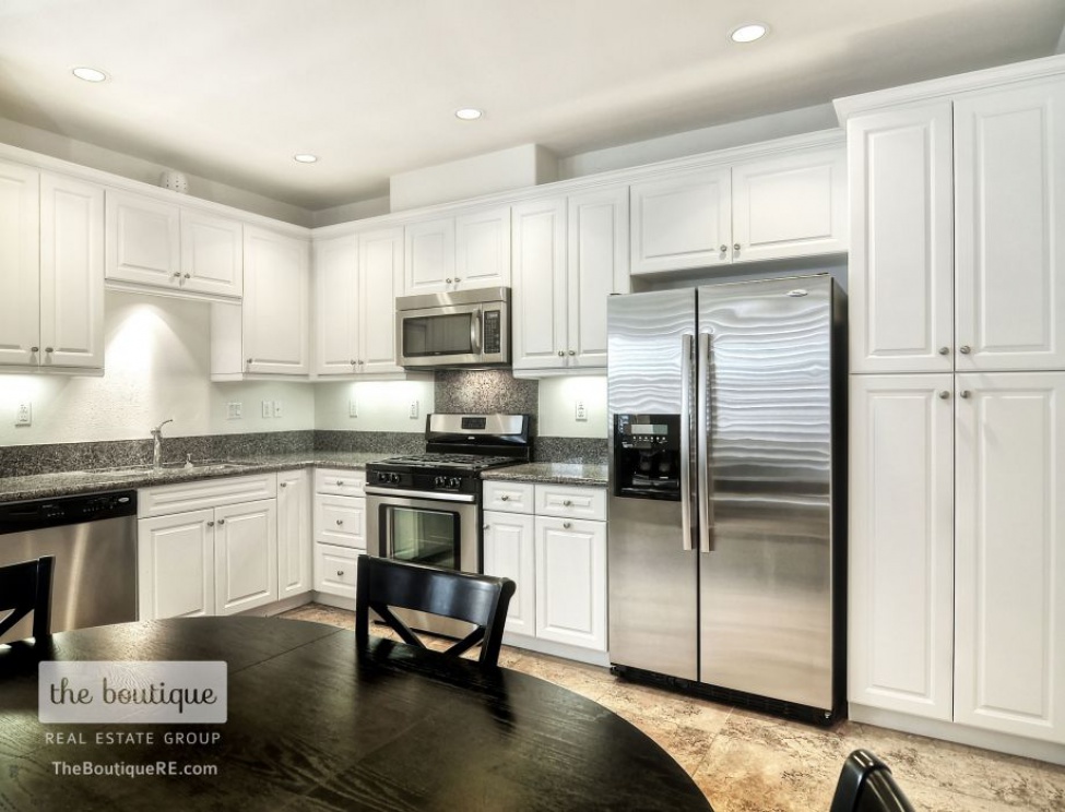 780 East Valencia Street , Anaheim CA: 