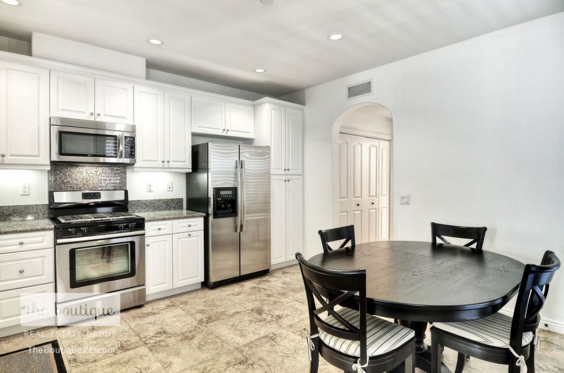 780 East Valencia Street , Anaheim CA: 