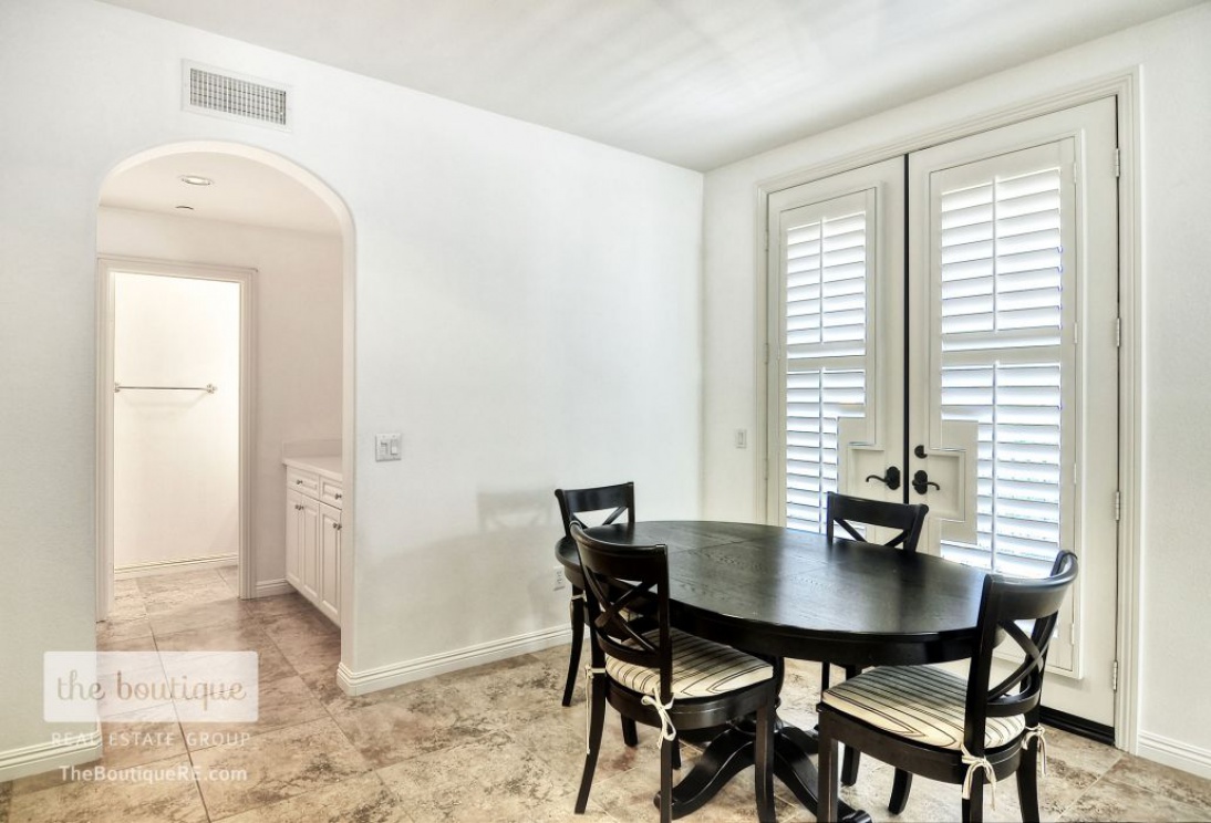 780 East Valencia Street , Anaheim CA: 