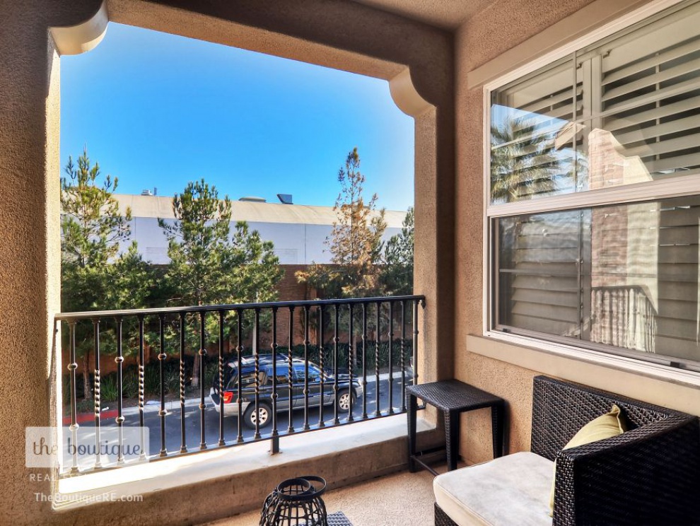 780 East Valencia Street , Anaheim CA: 