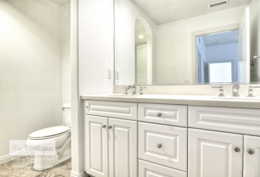 780 East Valencia Street , Anaheim CA: 